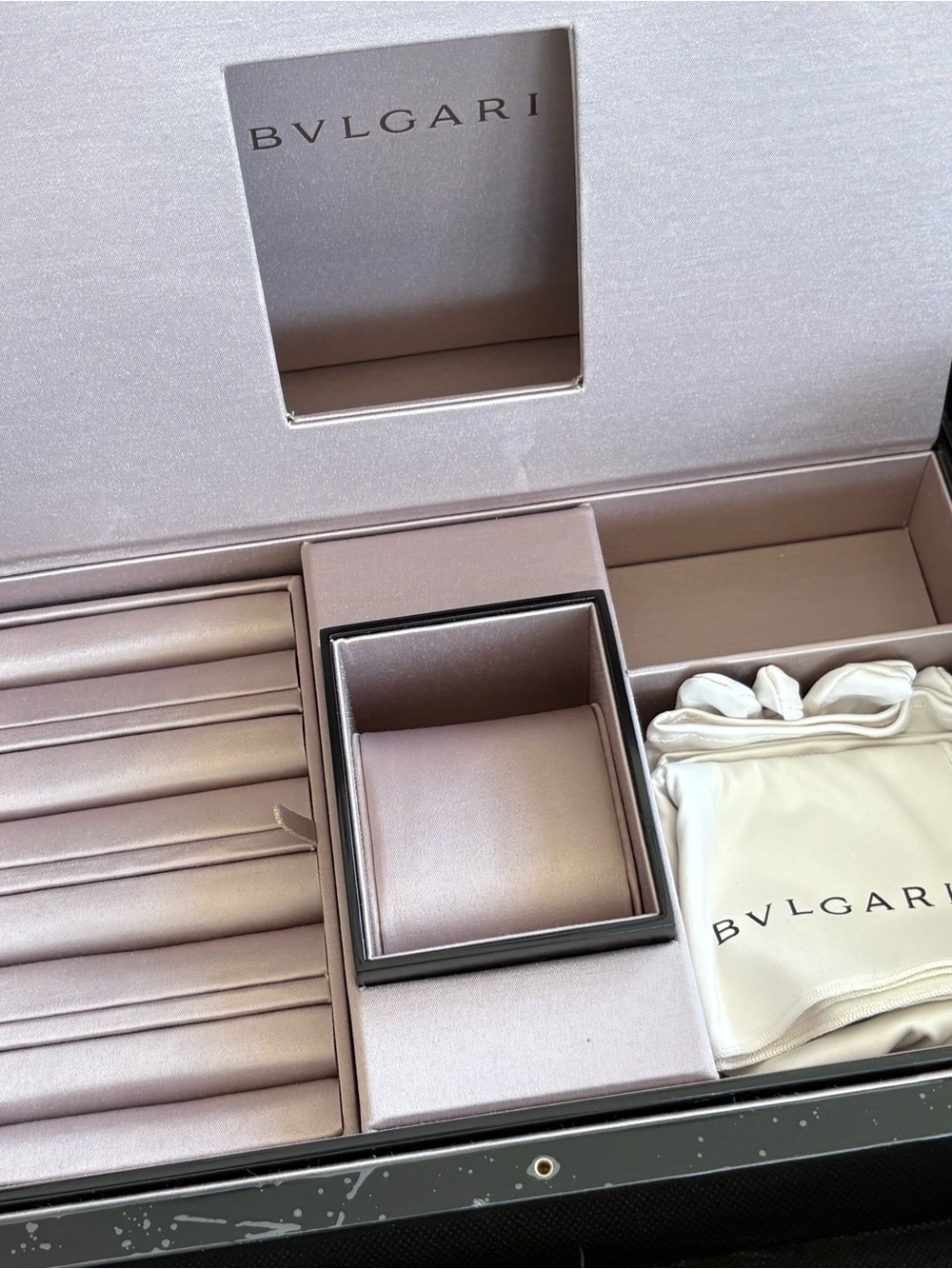 BVLGARI Black Lacquered Jewelry Box with Blush Interior - Picture 4 of 16